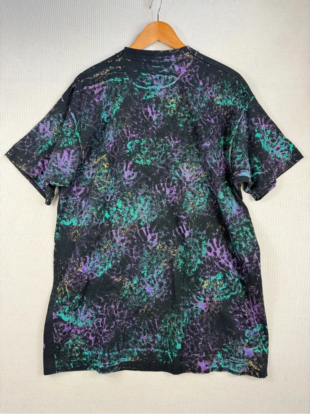 Vintage 90’s Buffalo Tag XL Feather Graphic T-Shirt Black Purple Teal USA Made